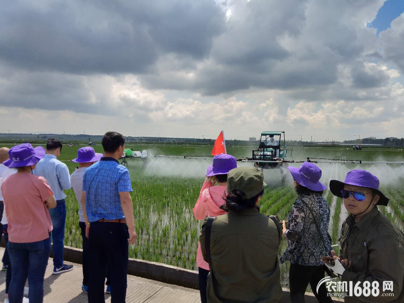 雷沃阿波斯植保机械持续推动农药减量、提质增效