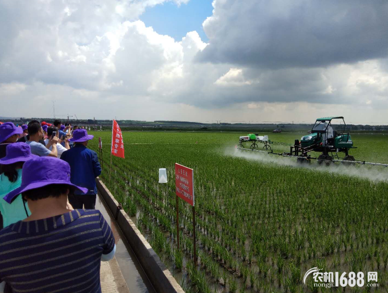 雷沃阿波斯植保机械持续推动农药减量、提质增效
